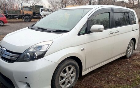Toyota ISis I, 2012 год, 1 200 000 рублей, 2 фотография