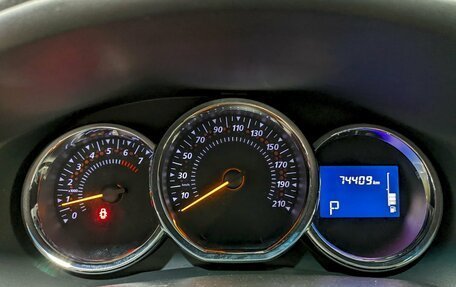 Renault Sandero II рестайлинг, 2015 год, 890 000 рублей, 24 фотография