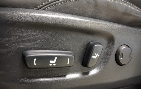 Toyota Land Cruiser Prado 150 рестайлинг 2, 2014 год, 3 995 000 рублей, 25 фотография