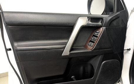 Toyota Land Cruiser Prado 150 рестайлинг 2, 2014 год, 3 995 000 рублей, 19 фотография