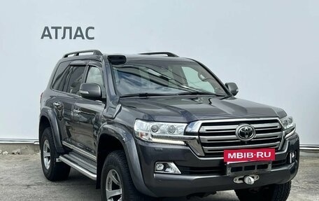Toyota Land Cruiser 200, 2017 год, 6 390 000 рублей, 3 фотография