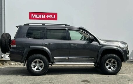 Toyota Land Cruiser 200, 2017 год, 6 390 000 рублей, 4 фотография