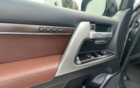 Toyota Land Cruiser 200, 2017 год, 6 390 000 рублей, 16 фотография