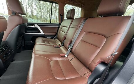 Toyota Land Cruiser 200, 2017 год, 6 390 000 рублей, 21 фотография