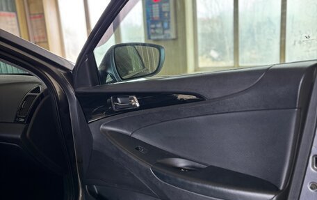 Hyundai Sonata VI, 2011 год, 1 270 000 рублей, 16 фотография