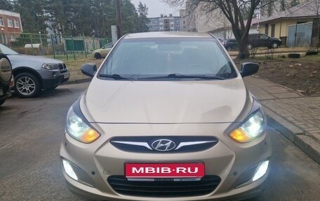Hyundai Solaris II рестайлинг, 2012 год, 730 000 рублей, 1 фотография