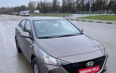 Hyundai Solaris II рестайлинг, 2022 год, 1 850 000 рублей, 1 фотография