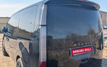 Hyundai Staria, 2021 год, 4 000 000 рублей, 3 фотография