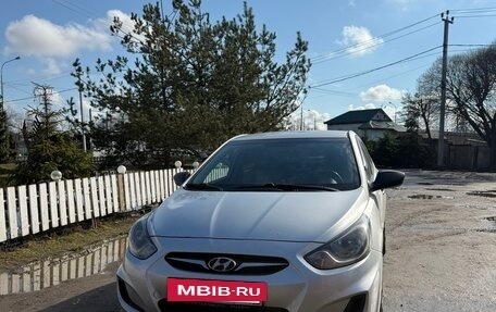 Hyundai Solaris II рестайлинг, 2013 год, 560 000 рублей, 3 фотография