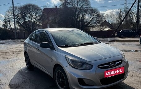 Hyundai Solaris II рестайлинг, 2013 год, 560 000 рублей, 2 фотография