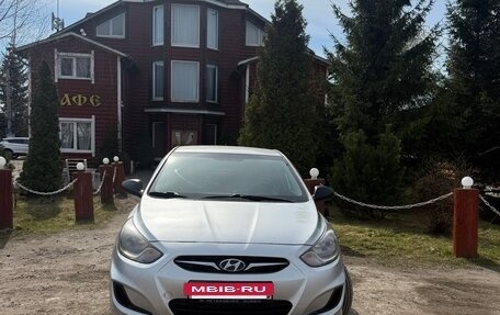 Hyundai Solaris II рестайлинг, 2013 год, 560 000 рублей, 12 фотография