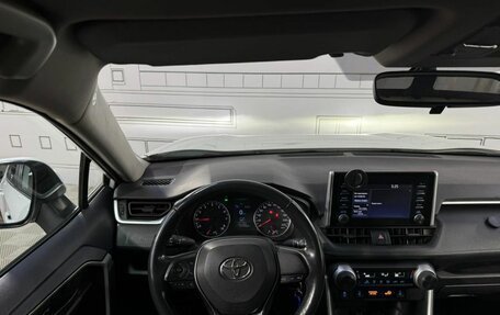 Toyota RAV4, 2021 год, 2 350 000 рублей, 15 фотография