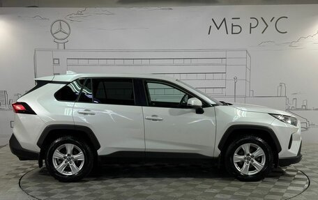 Toyota RAV4, 2021 год, 2 350 000 рублей, 6 фотография