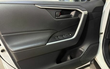 Toyota RAV4, 2021 год, 2 350 000 рублей, 12 фотография