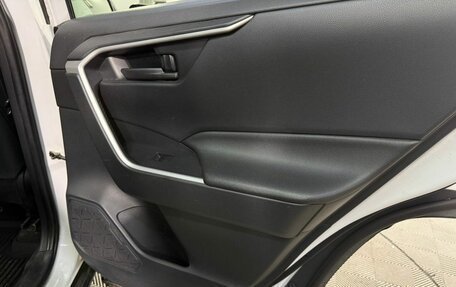 Toyota RAV4, 2021 год, 2 350 000 рублей, 18 фотография