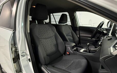 Toyota RAV4, 2021 год, 2 350 000 рублей, 23 фотография