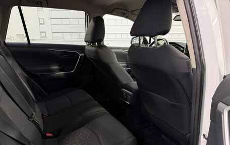 Toyota RAV4, 2021 год, 2 350 000 рублей, 19 фотография