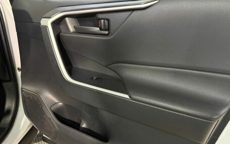 Toyota RAV4, 2021 год, 2 350 000 рублей, 22 фотография