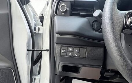 Honda Vezel, 2023 год, 2 230 000 рублей, 16 фотография