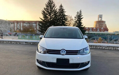 Volkswagen Sharan II, 2018 год, 1 470 000 рублей, 2 фотография