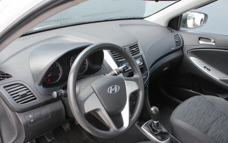 Hyundai Solaris II рестайлинг, 2016 год, 1 050 000 рублей, 5 фотография