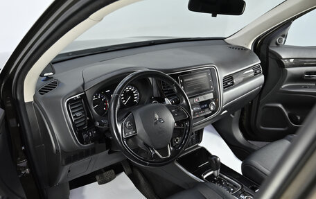 Mitsubishi Outlander III рестайлинг 3, 2018 год, 2 349 000 рублей, 6 фотография