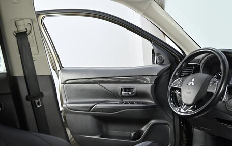 Mitsubishi Outlander III рестайлинг 3, 2018 год, 2 349 000 рублей, 13 фотография