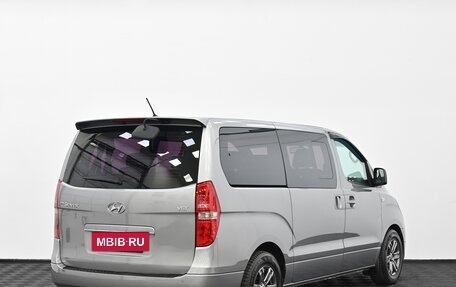 Hyundai Grand Starex Grand Starex I рестайлинг 2, 2017 год, 2 449 000 рублей, 2 фотография