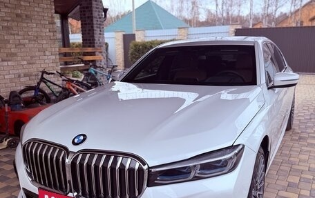 BMW 7 серия, 2018 год, 4 800 000 рублей, 2 фотография