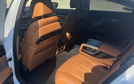 BMW 7 серия, 2018 год, 4 800 000 рублей, 16 фотография