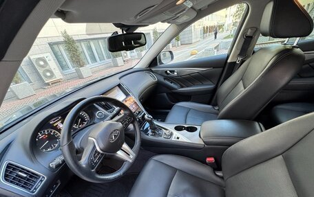 Infiniti Q50 I рестайлинг, 2017 год, 2 300 000 рублей, 11 фотография