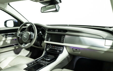 Jaguar XF II, 2017 год, 2 299 700 рублей, 9 фотография