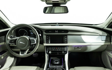 Jaguar XF II, 2017 год, 2 299 700 рублей, 13 фотография