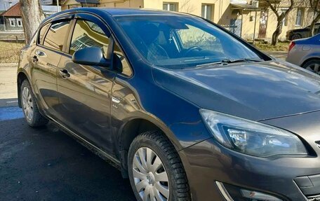 Opel Astra J, 2013 год, 550 000 рублей, 2 фотография