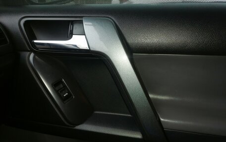 Toyota Land Cruiser Prado 150 рестайлинг 2, 2011 год, 3 999 000 рублей, 13 фотография