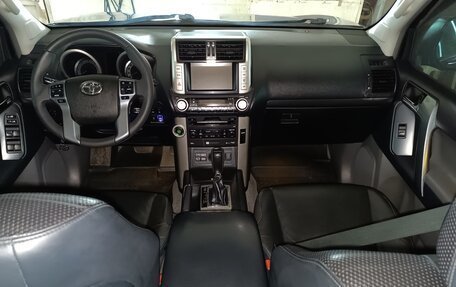 Toyota Land Cruiser Prado 150 рестайлинг 2, 2011 год, 3 999 000 рублей, 14 фотография