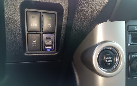 Toyota Land Cruiser Prado 150 рестайлинг 2, 2011 год, 3 999 000 рублей, 16 фотография