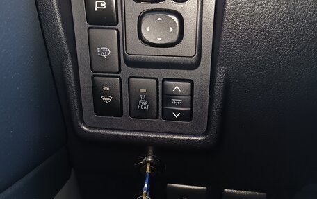 Toyota Land Cruiser Prado 150 рестайлинг 2, 2011 год, 3 999 000 рублей, 17 фотография