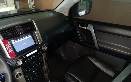 Toyota Land Cruiser Prado 150 рестайлинг 2, 2011 год, 3 999 000 рублей, 18 фотография