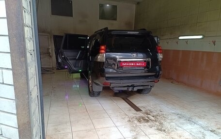 Toyota Land Cruiser Prado 150 рестайлинг 2, 2011 год, 3 999 000 рублей, 25 фотография