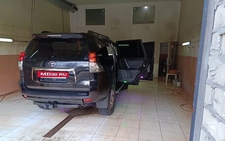 Toyota Land Cruiser Prado 150 рестайлинг 2, 2011 год, 3 999 000 рублей, 26 фотография