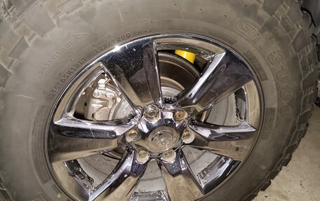 Toyota Land Cruiser Prado 150 рестайлинг 2, 2011 год, 3 999 000 рублей, 30 фотография