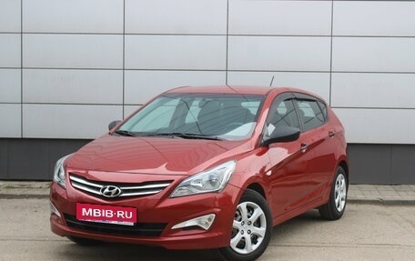 Hyundai Solaris II рестайлинг, 2015 год, 955 000 рублей, 1 фотография