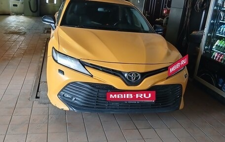 Toyota Camry, 2020 год, 1 650 000 рублей, 6 фотография