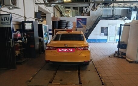 Toyota Camry, 2020 год, 1 650 000 рублей, 4 фотография