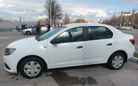 Renault Logan II, 2016 год, 700 000 рублей, 3 фотография