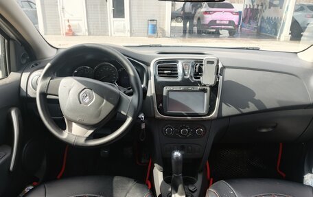 Renault Logan II, 2016 год, 700 000 рублей, 5 фотография