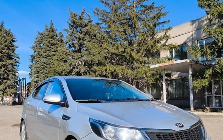 KIA Rio III рестайлинг, 2013 год, 890 000 рублей, 2 фотография