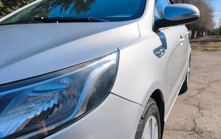 KIA Rio III рестайлинг, 2013 год, 890 000 рублей, 30 фотография