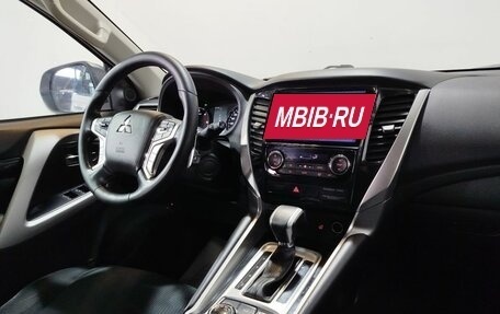 Mitsubishi Pajero Sport III рестайлинг, 2018 год, 3 100 000 рублей, 12 фотография